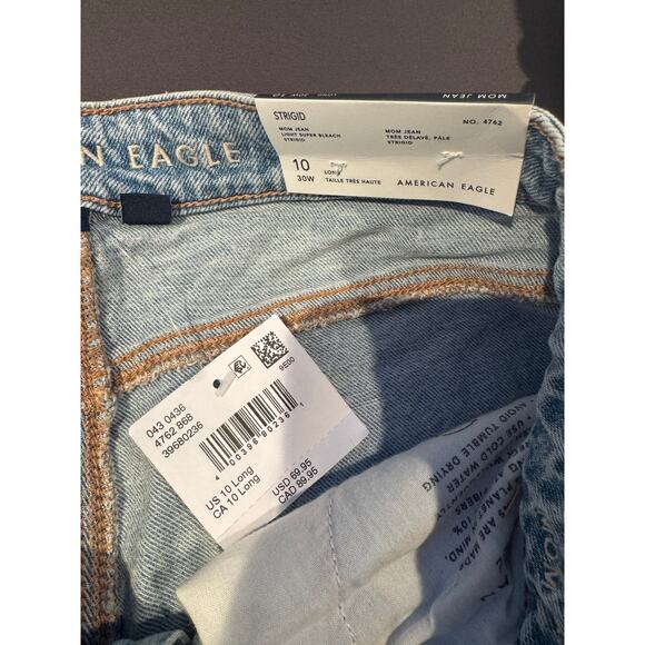 American Eagle Mom Jean Distressed Strigid 10 Long NWT - Picture 3 of 3